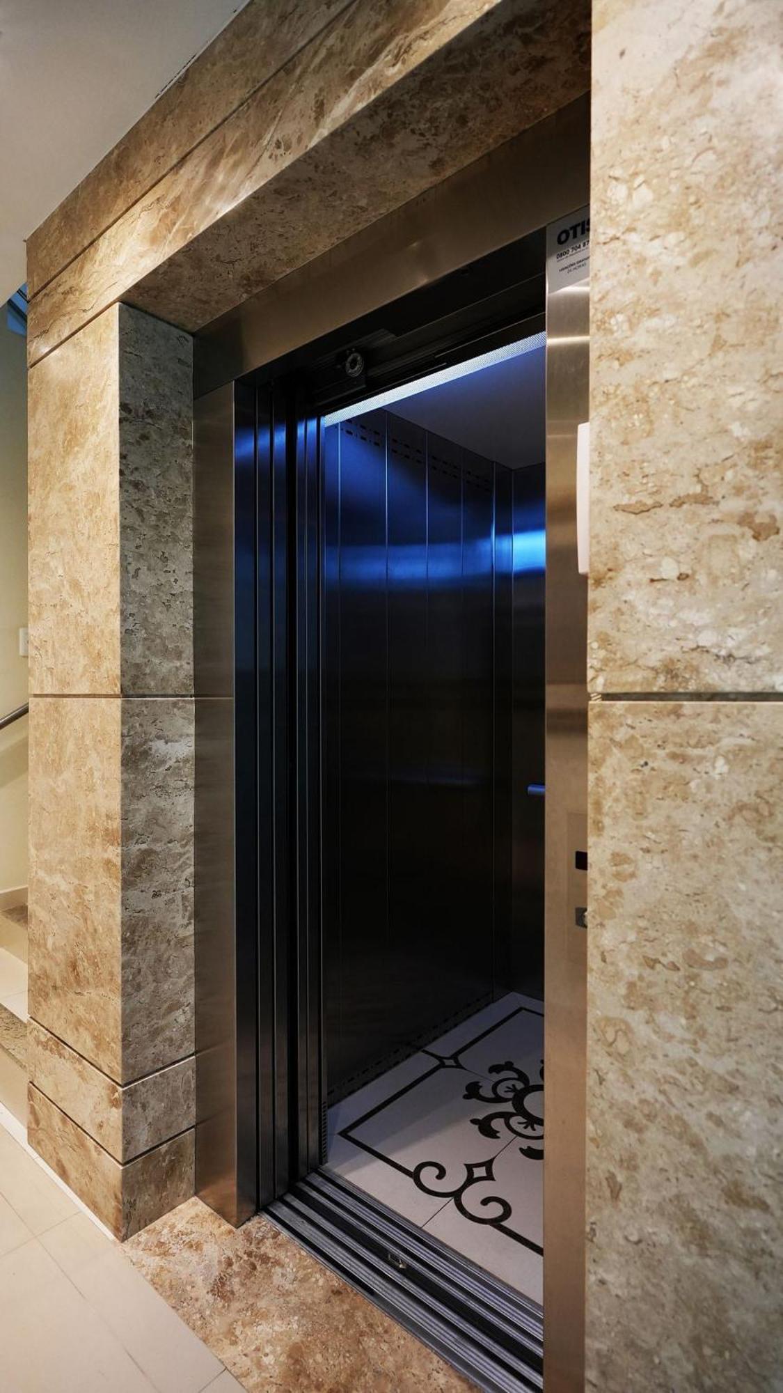 Edificio Costa Mar - Centro De Bombinhasアパートメント エクステリア 写真