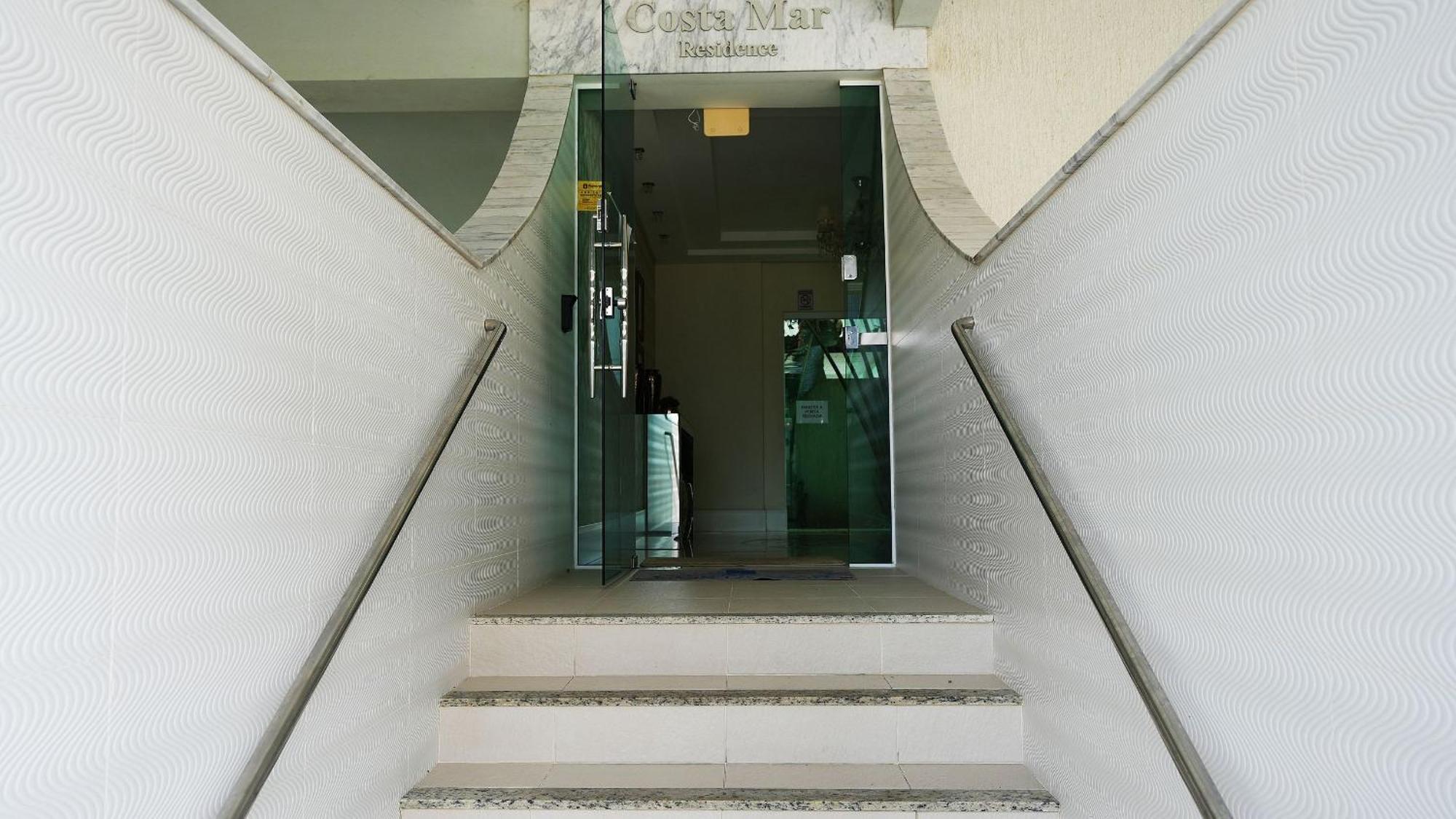 Edificio Costa Mar - Centro De Bombinhasアパートメント エクステリア 写真